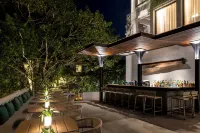 Treeline Urban Resort - bar