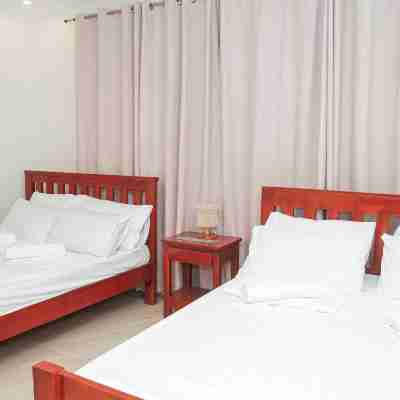 Modern Tropical 2BR Villa Pool Retreat in Amadeo Rooms