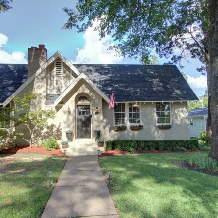 Walnut Manor - Business Casual - Families Welcome