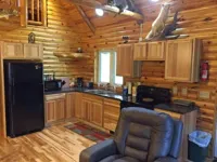 Lazy Cedars Log Cabin - Centrally located