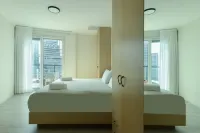 Luxury 2BR Apt w Balcony & Beach View โรงแรมใน