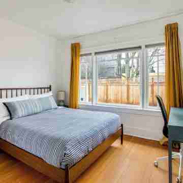 Maple Leaf Craftsman w/ Private Hot Tub, AC, Fenced Yard & Walkable Dining Rooms