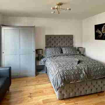 Cozy London Apartment 2 Minutes to Tube! Others