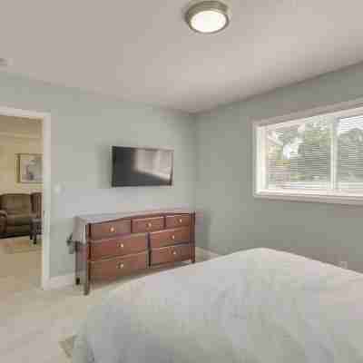 Couples Miami Escape 5 Mi to Hard Rock Stadium! Rooms