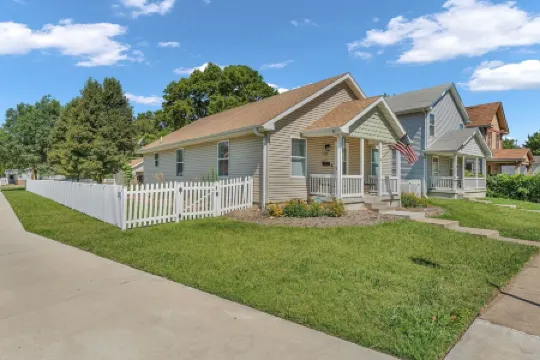 Kings Cottage 4 bed/3 full bath central Topeka