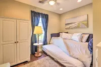 Morrisonville Manor w/ Fire Pit & Hot Tub! - Wifi