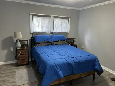 Charming 3-Bedroom House, Great Access to Crooked Lake and Angola, Pet Friendly! Các khách sạn gần Premier Rental-Purchase