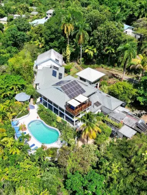 LF Jungle Retreat Отели в г. 