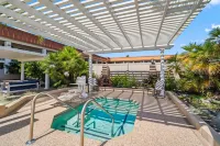 Best Western Plus Hilltop Inn - baignoire