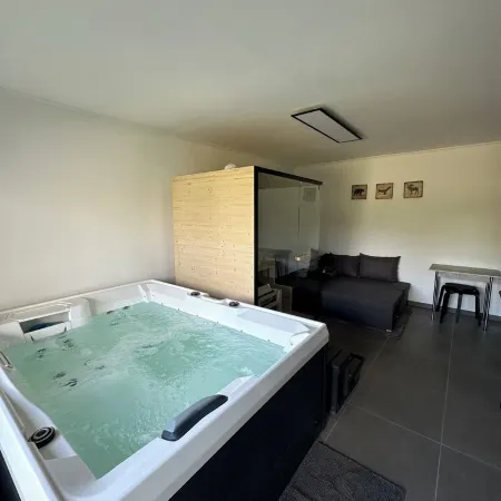 Vacation apartment with whirlpool and sauna