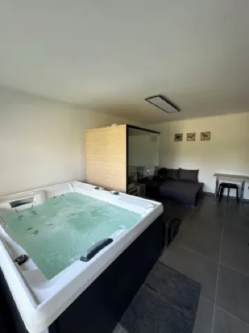 Vacation apartment with whirlpool and sauna