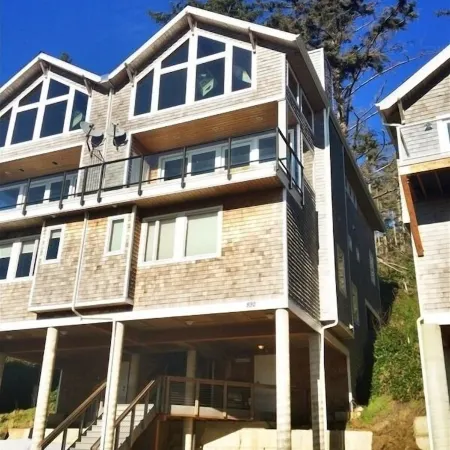 AMAZING OCEAN VIEW LUXURY Beach Home           !The Skyscraper!  Netarts