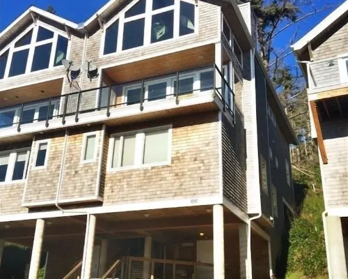 AMAZING OCEAN VIEW LUXURY Beach Home           !The Skyscraper!  Netarts Hotels in Netarts
