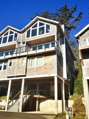 AMAZING OCEAN VIEW LUXURY Beach Home           !The Skyscraper!  Netarts