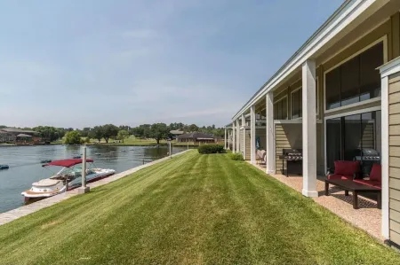 Beautiful Remodeled Luxury Waterfront Property- 3BR/2.5 bath-Sleeps 11!!!