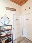 Historic Corner Cottage - Charming 3 Bedroom Walking Distance to Waterfront