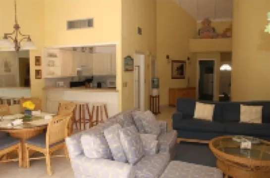 Sunrise Beach Club & Villas - Walk to Atlantis Casino