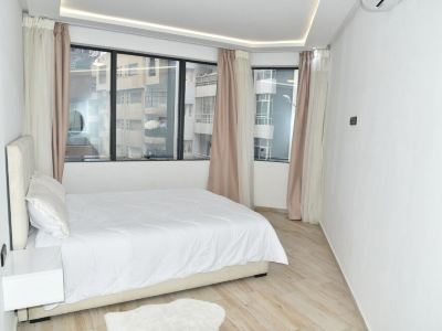 3 Bedroom Apartment With Netflix & Private Parking