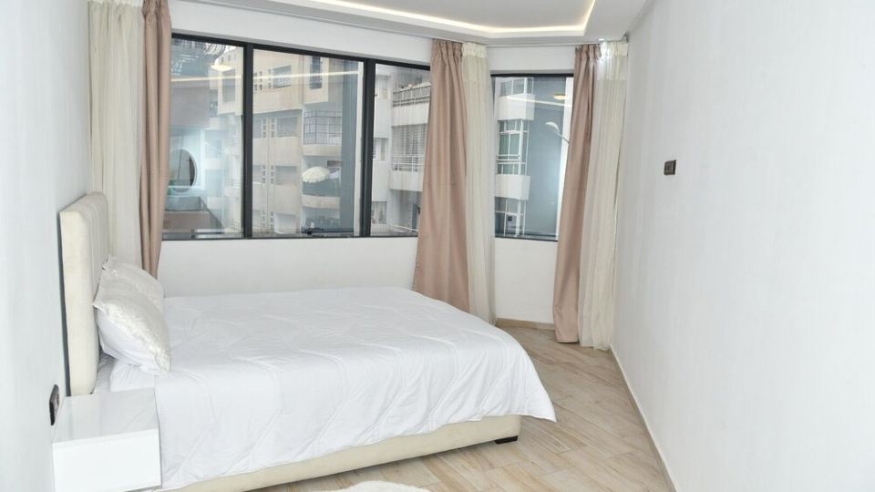 3 Bedroom Apartment With Netflix & Private Parking