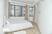 3 Bedroom Apartment With Netflix & Private Parking Hotels in Kénitra