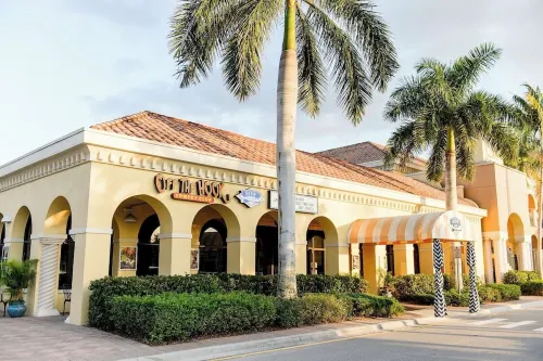 BeautifulLocation,Waterside Views! Walking Distance, Elevator,Garage, Pool&Spa