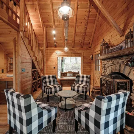 The Guest House Historic Cabin in Big Canoe