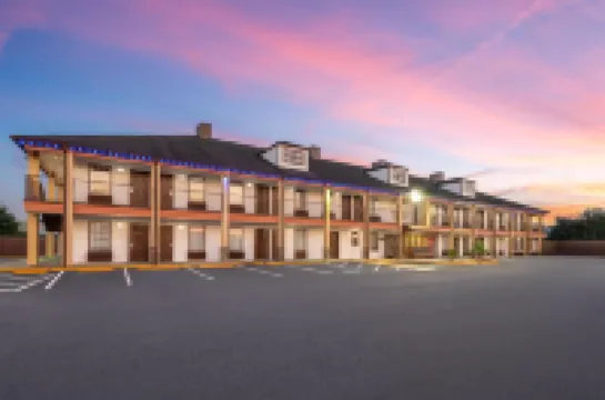 Baymont by Wyndham Commerce GA Near Tanger Outlets Mall Hoteles en 