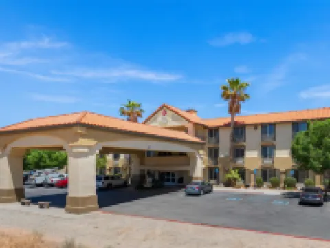 ベストウェスタン プラス ジョン ジェイ イン & スイーツ パームデールのホテル