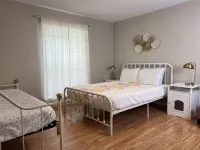 Pool, Heated Spa, Sports Court, BBQ