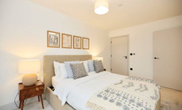 The South Wimbledon Place - Adorable 2Bdr Flat with Balcony