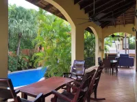 Beautiful Villa, Private Pool, Amazing Gardens! Walkable 5 Bedrooms Hotel di Puerto Carrillo