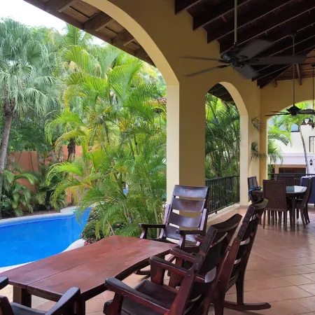 Beautiful Villa, Private Pool, Amazing Gardens! Walkable 5 Bedrooms