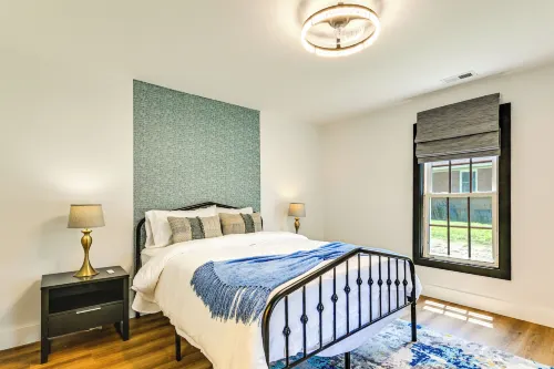 Weekend Getaway in Cornelius Walk to Dining! فنادق في Cornelius