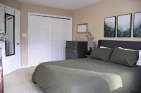 Pondview Paradise, Cozy home with pool and pond on 8 acres