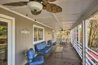 Beautiful 5 Acre Lakefront Private Retreat w/ Boat Dock, Hot Tub, 5 Bdrm/ 5 bath