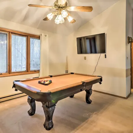 Near Big Boulder Mtn: Cabin w/ Furnished Deck