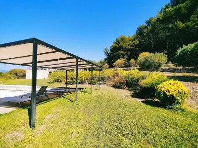 La Cadière, Villa 230m2 in a quiet area, superb panoramic view, infinity pool Hotels near Var Ouest E-Bike