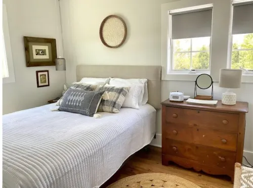 Cozy Barn Loft: Country Views & Central to Beaches