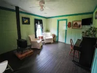 Old Fashioned 1930s Country Cottage Retreat in Plantersville - Near TX Ren Fest Hotels in Grimes County