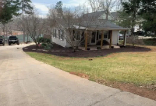 The Hartwell Hideaway: Cozy Lakefront Bungalow