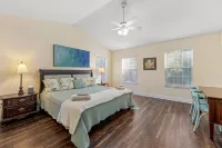 Fenced Yard and Cozy Outdoor Hangout - Spacious Stylish Escape 잭슨 뷰 공원 주변 호텔