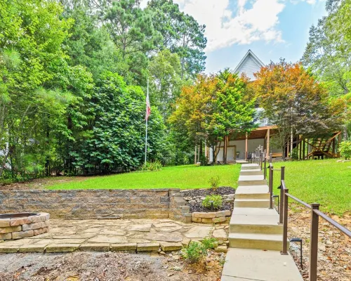 Relaxing 4-Bedroom Cottage on Smith Lake Hotels in Winston County