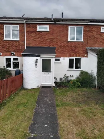 Spacious Monmouth House in Aylesbury: Ideal for Professionals and Large families Отели в г. Айлесбери