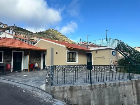 Your retreat between turquoise shores and forested paths Отели в г. Machico