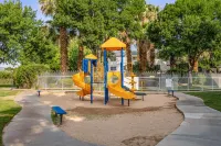 Sparkling Community Pools and Screened-in Balcony - Exquisite Paradise Retreat