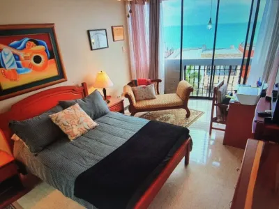 Best location in Salinas, beachfront location near to bars and restaurants. Hotel a 