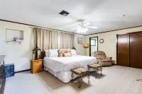 RETRO RETREAT - Perfect Get Away In Washington, La with WiFi, AC & MORE Hotels in St. Landry Parish