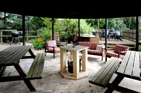 ANCIENT FARMHOUSE SURROUNDED BY GREENERY Отели в г. Сецце