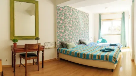 5-bedroom beach house ideal for groups 5 min walk from Carcavelos beach