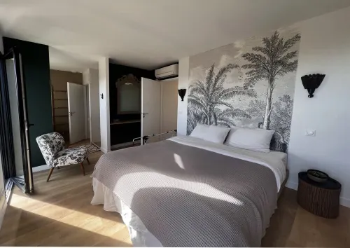 Magnificent villa close to the beaches of Cannes and Golfe Juan/Juan les pins